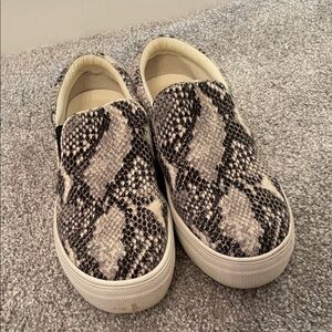 Steve Madden Slip-On Shoes - Snake Print size 5.5